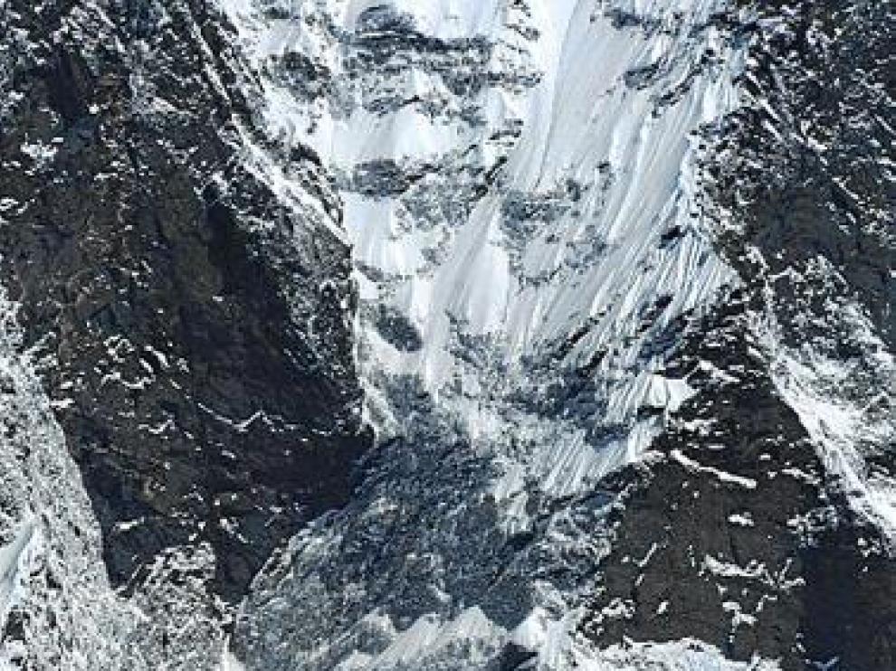 Cara sur del Lhotse y los tres alpinistas.