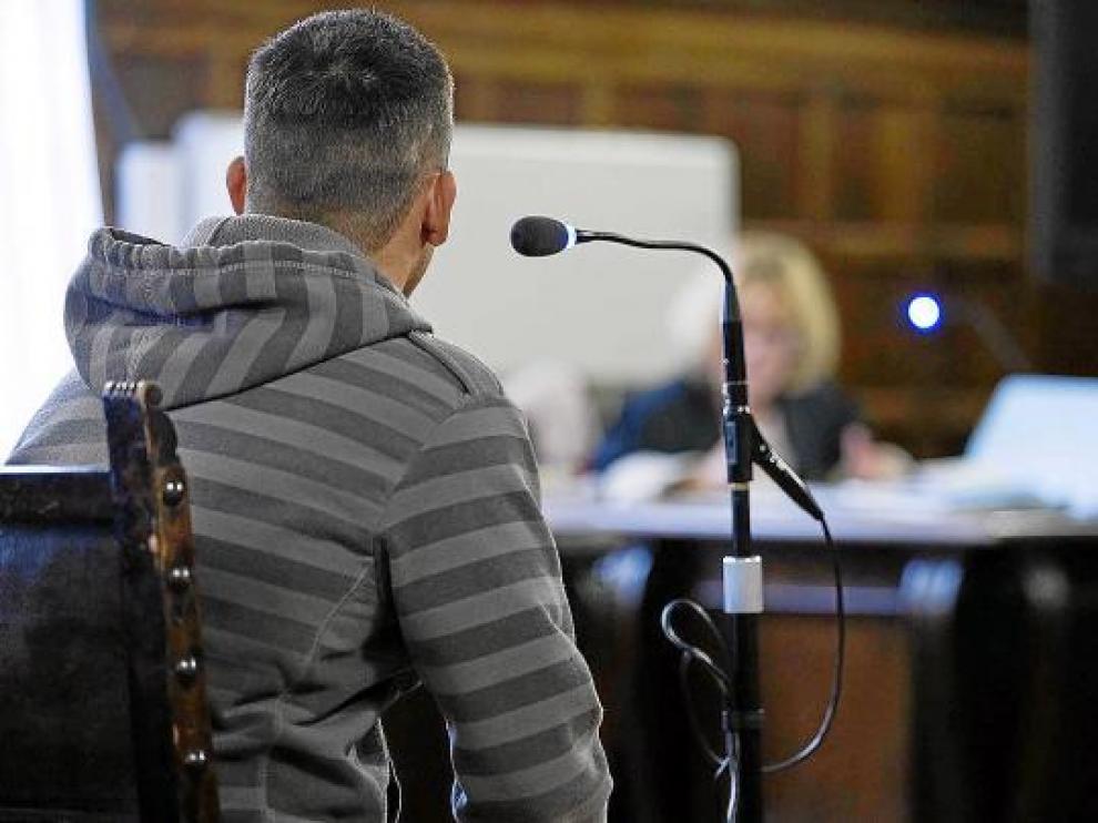 Aunque no acudió al juicio el martes, ayer declaró por fin el joven que iba con el presunto asesino.
