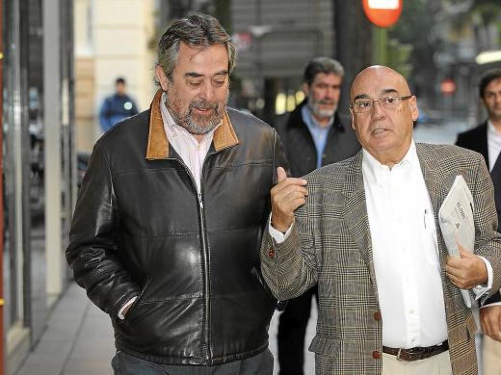 Juan Alberto Belloch, ayer, en Madrid, junto al presidente del Senado, Javier Rojo.