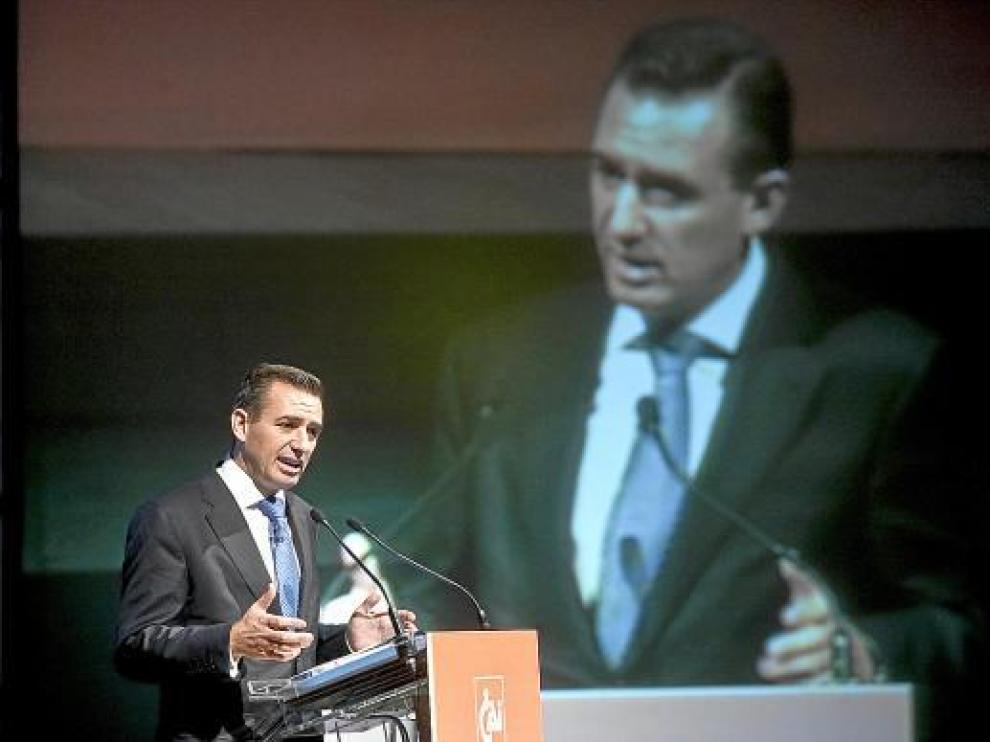 Luis Miguel Carrasco, director general de la CAI, en la convención de empleados ayer en el Auditorio.