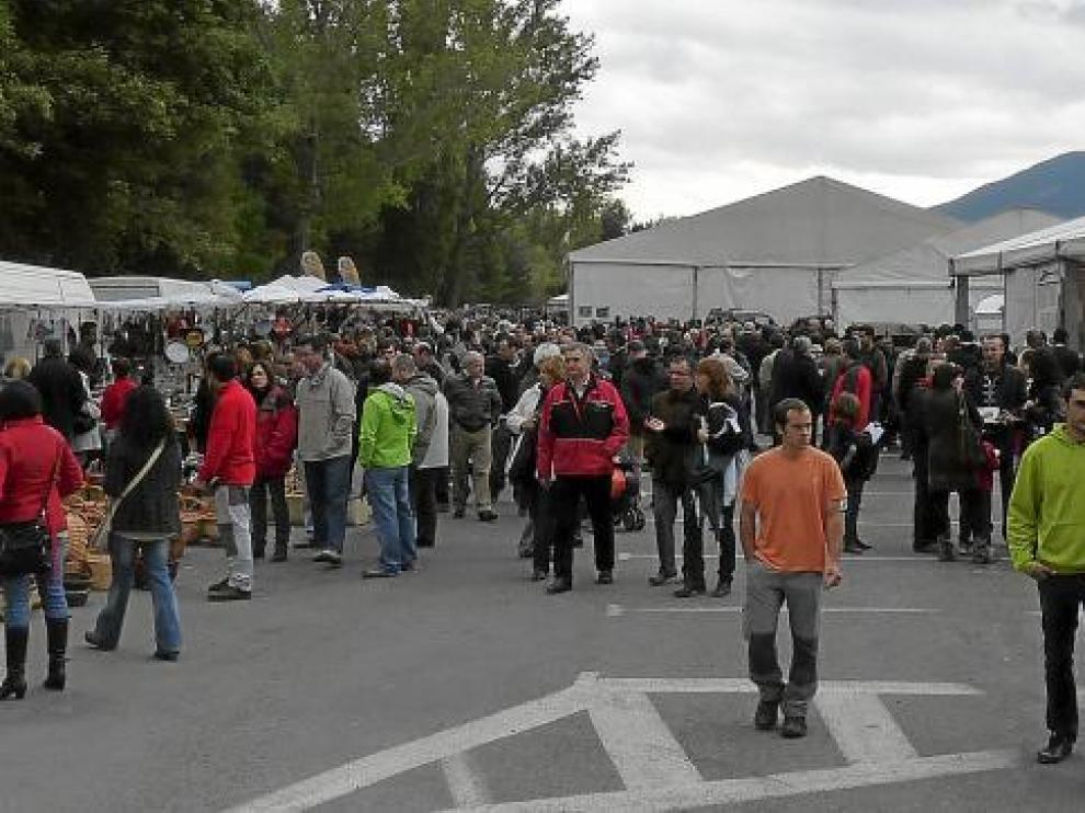Aspecto que presentaba el recinto ferial a media mañana de ayer, con gran cantidad de público.