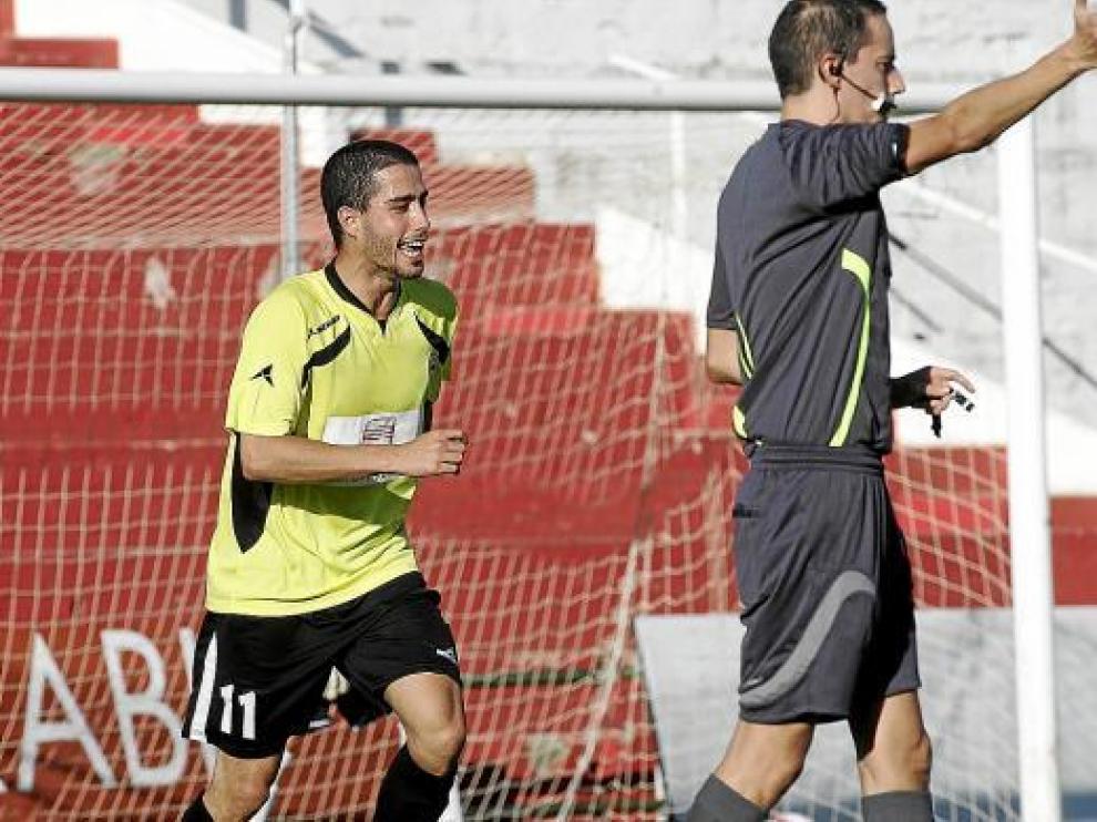 Imanol es el máximo goleador del Sabiñánigo y de Tercera con nueve tantos.