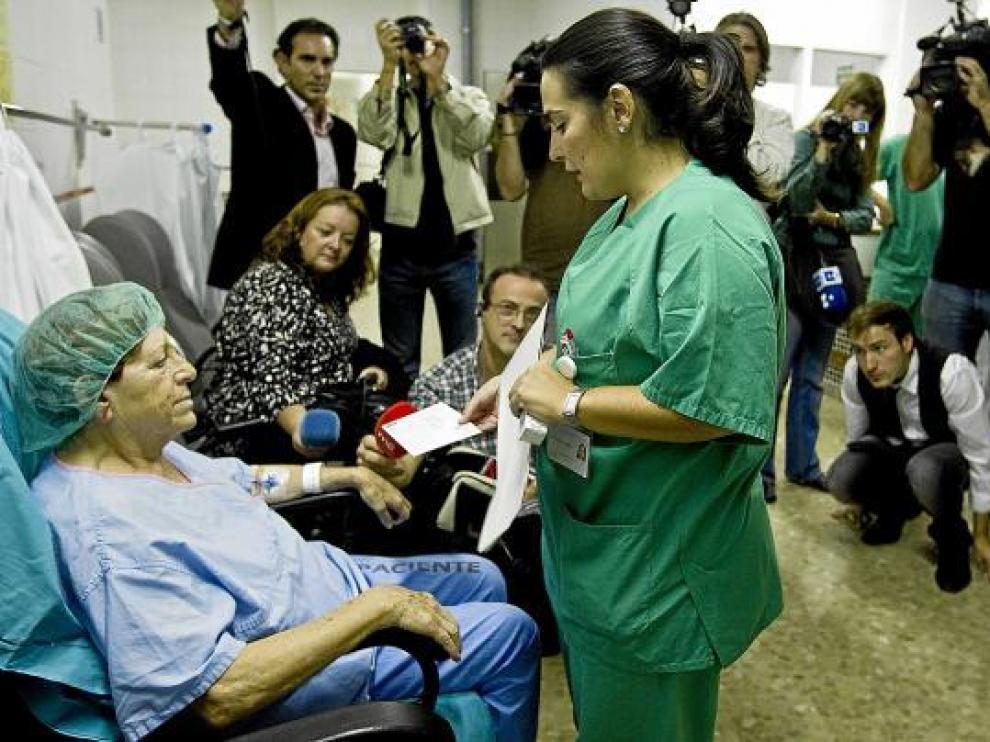 Una paciente operada recientemente recibe la 'factura sombra' que le informa de lo que ha costado.