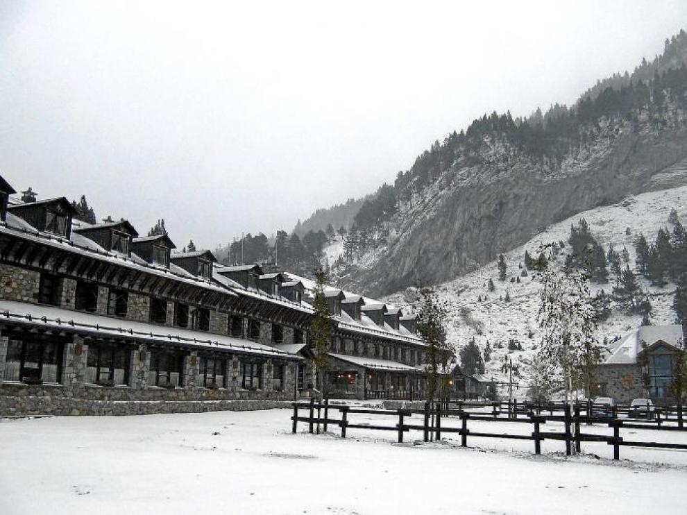 Los Llanos del Hospital de Benasque tal como amanecieron ayer a primera hora de la mañana.