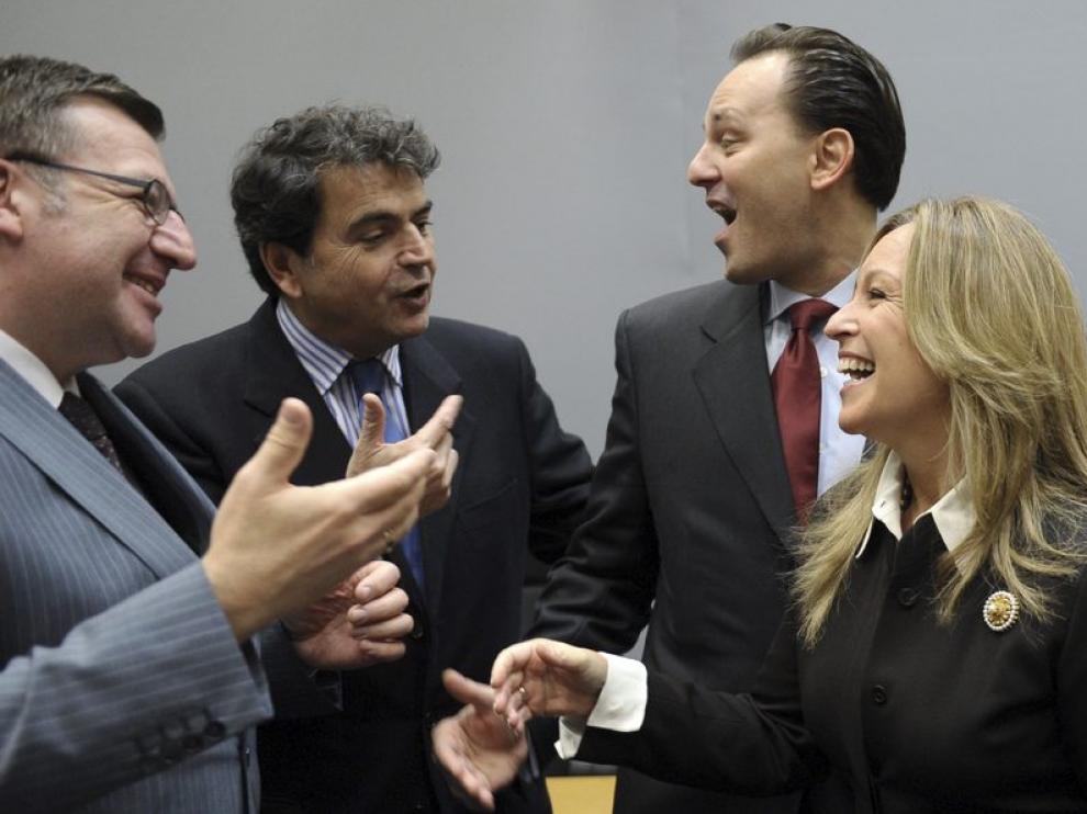 La ministra de Asuntos Exteriores Trinidad Jiménez con sus homólogos griego, francés y belga (de derecha a izquierda)