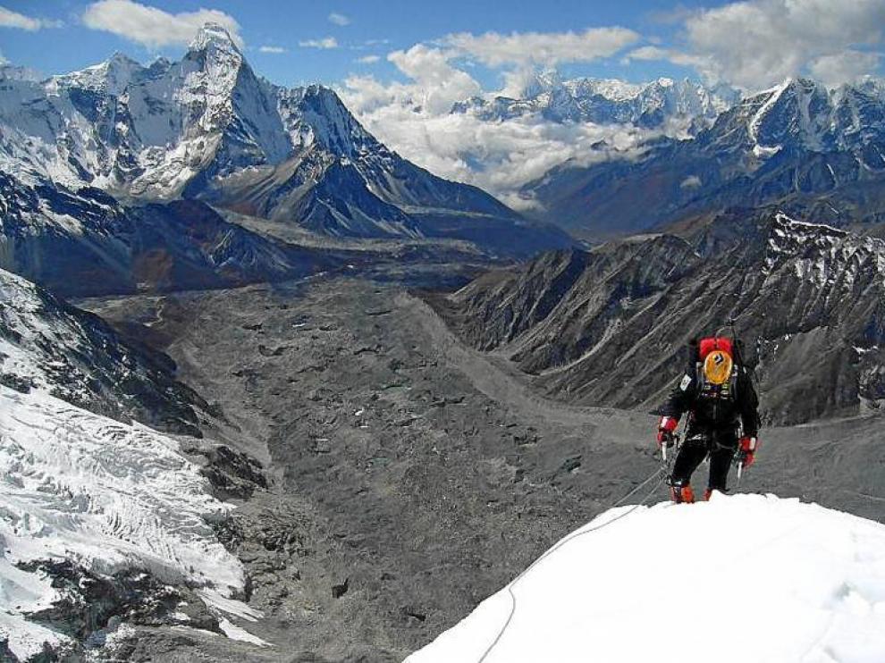 Imagen de Jordi Tosas en el Lhotse Sar, que es la cuarta montaña más alta del mundo.