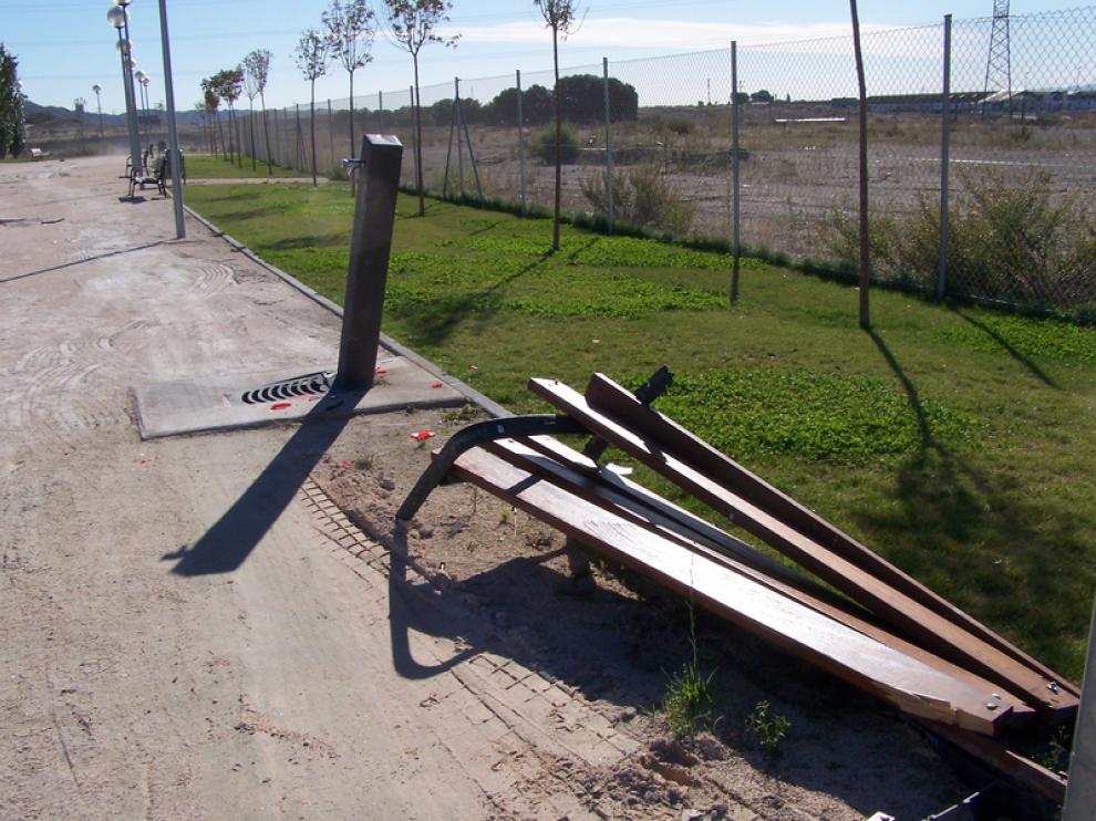 Algunos de los destrozos en el parque