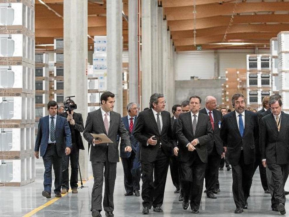 De izda a dcha, Jesús Egido y Jesús Longás (BSH España), Marcelino Iglesias, Juan Alberto Belloch y Francisco Belil (Siemens).
