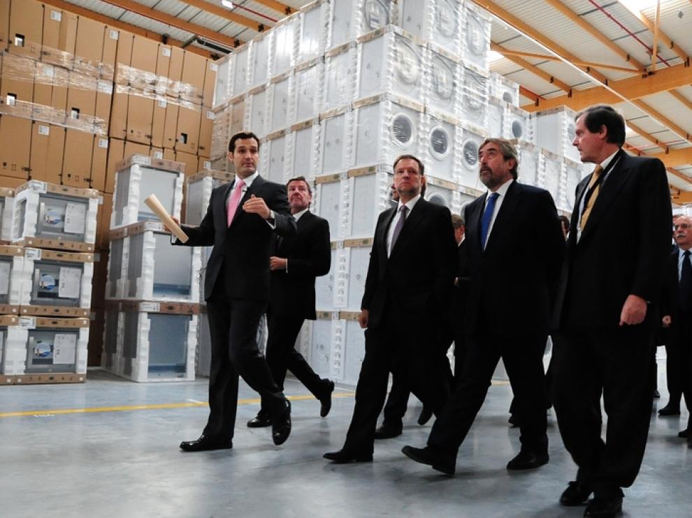 Marcelino Iglesias y Juan Alberto Belloch visitan las instalaciones.