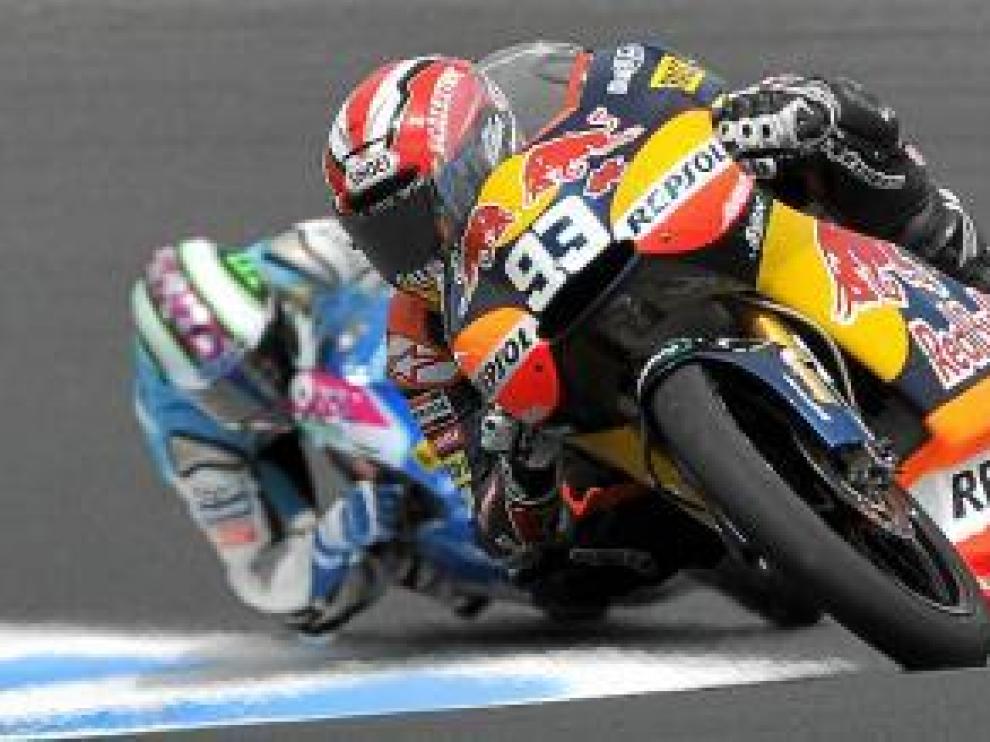 Márquez, por delante de Espargaró, en la prueba de Australia.