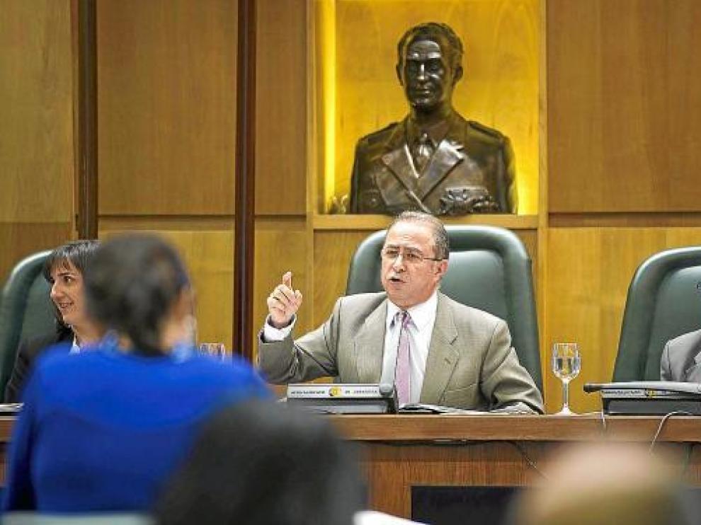 El vicealcalde, Fernando Gimeno, en la comisión de Economía