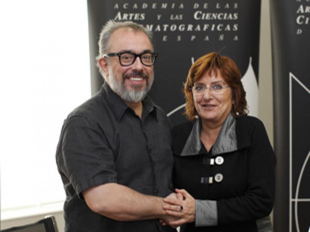 La consejera María Victoria Broto y Álex de la Iglesia
