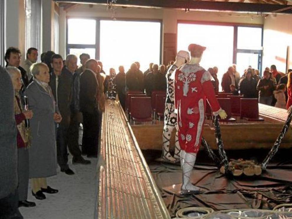 Decenas de vecinos se acercaron ayer al antiguo lavadero para ver la exposición.