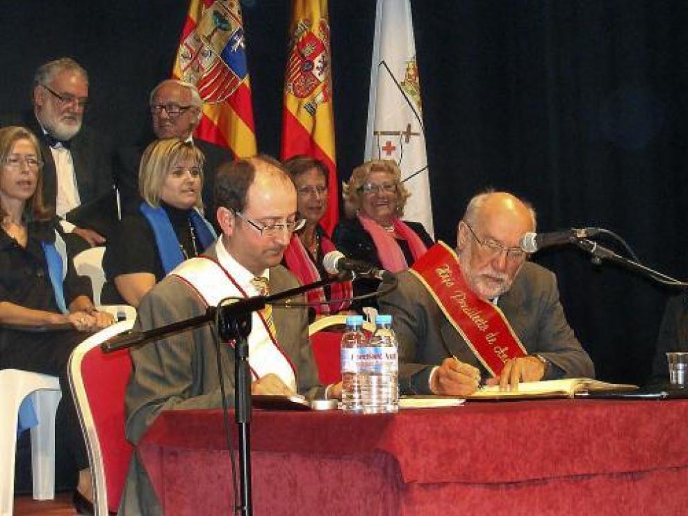 Eloy Fernández Clemente recibió ayer la distinción de hijo predilecto de Andorra.