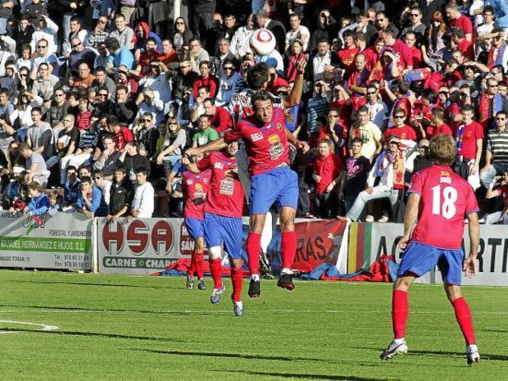 Los jugadores del Teruel lo dieron todo en el campo.