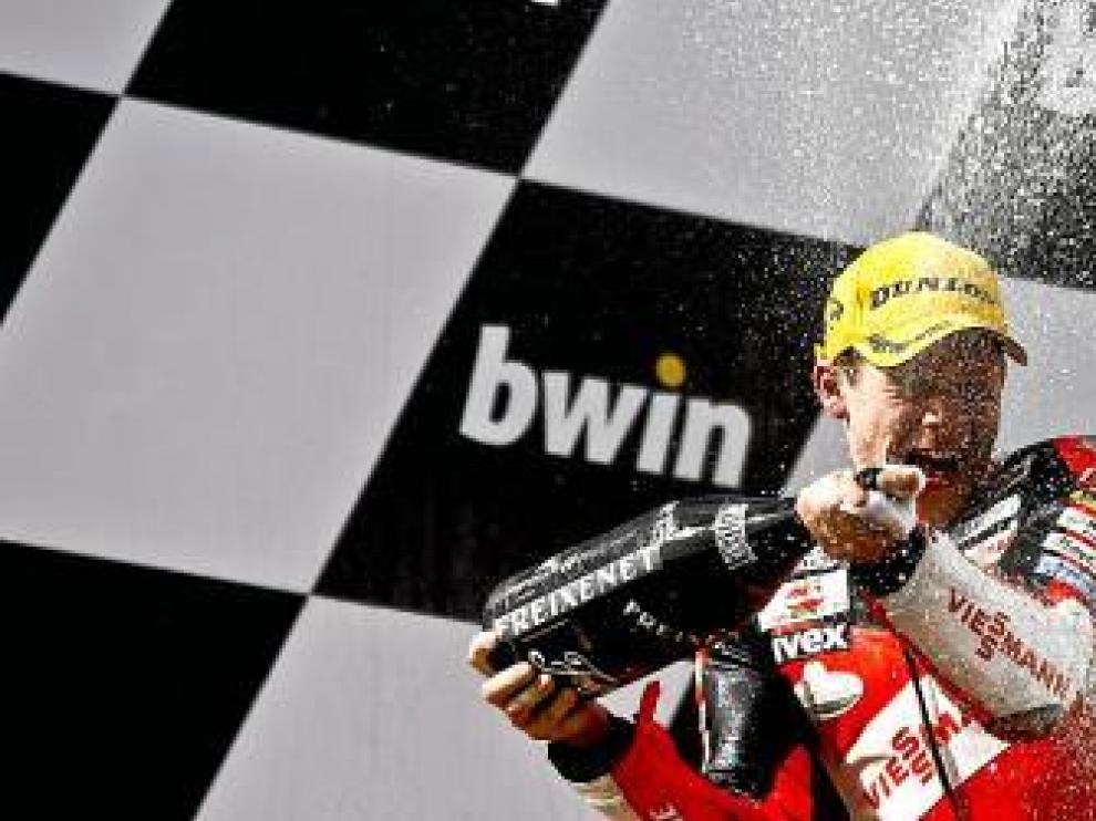 Bradl venció en la categoría de Moto 2.