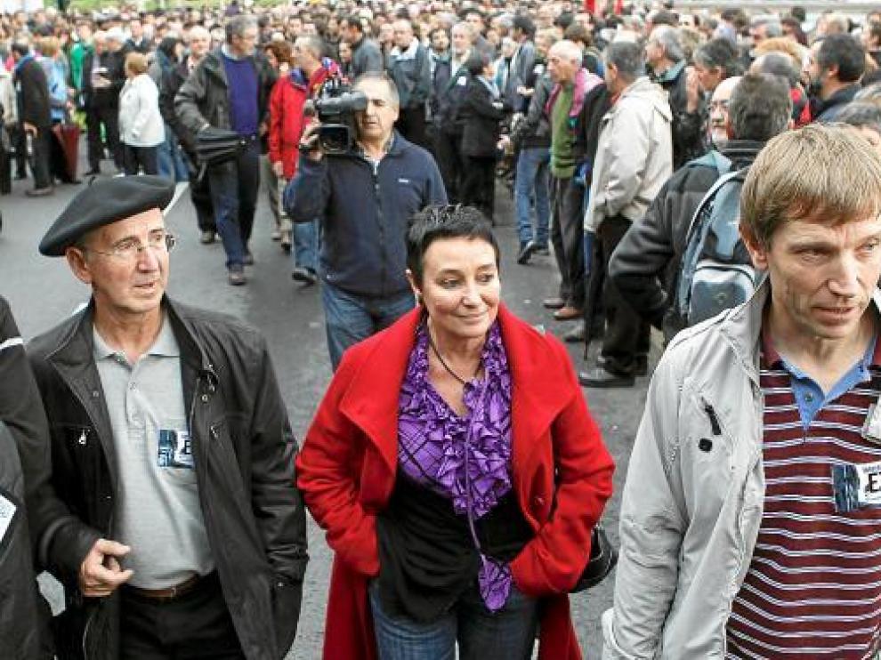 Los dirigentes abertzales Tasio Erkizia (i), Jone Goirizelaia (c) y Rufi Etxeberria (d)