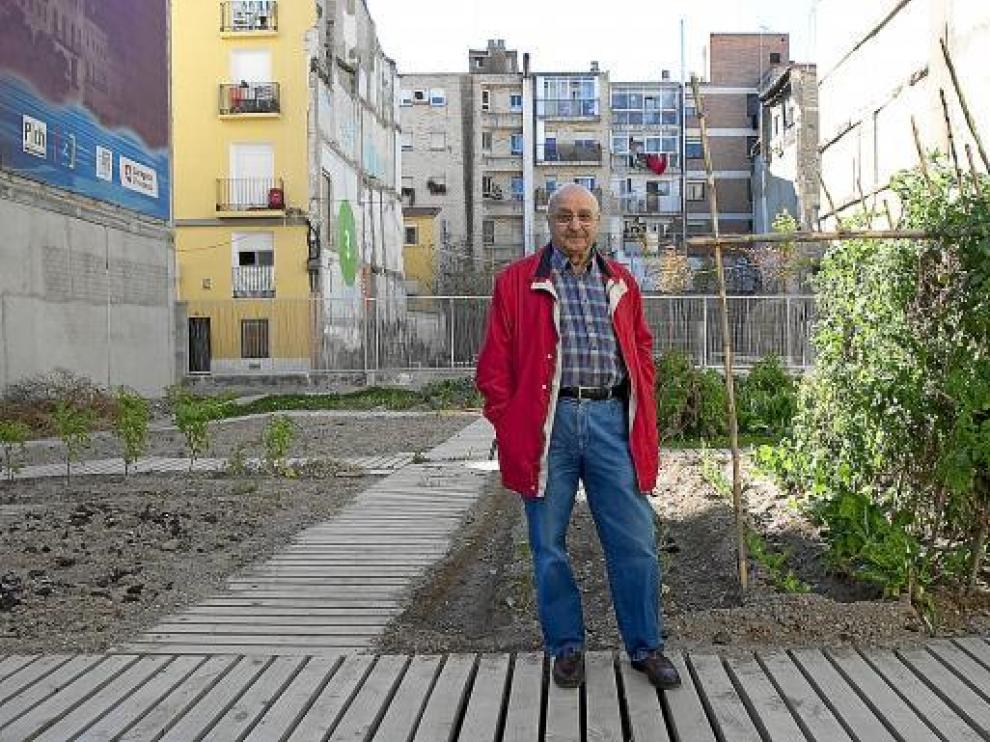 Florencio Laína, en el huerto de la calle de Las Armas, dentro del proyecto Estonoesunsolar.