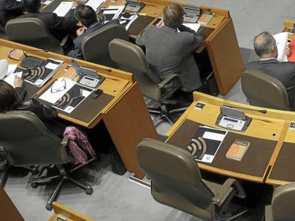 El sillón de Ferrer (primero por la derecha) estuvo vacío toda la sesión plenaria.