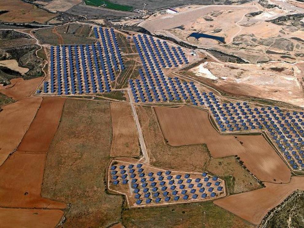 Vista aérea del parque de energía fotovoltaica de Lasesa.