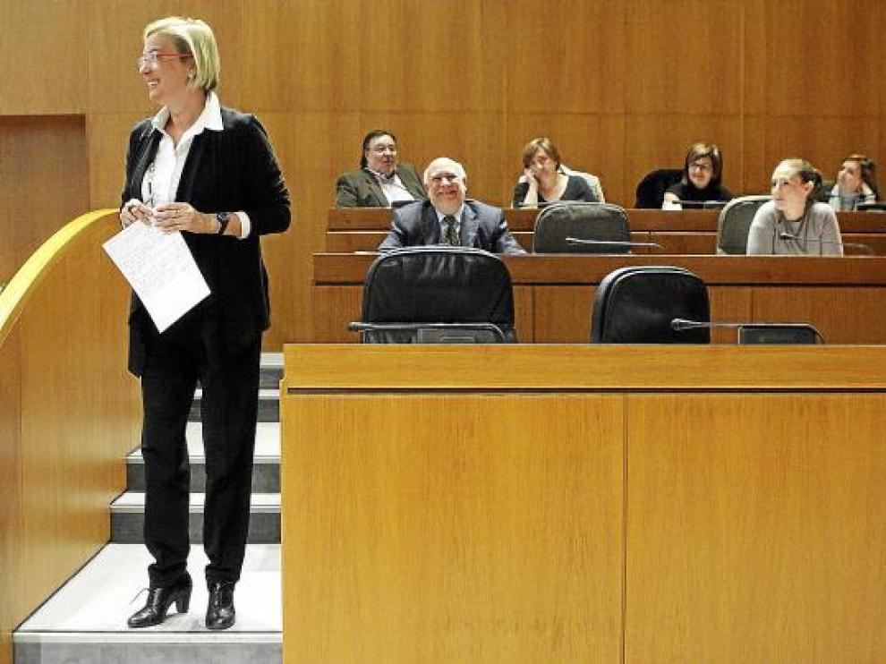 La consejera de Presidencia, Eva Almunia, ayer, en las Cortes.