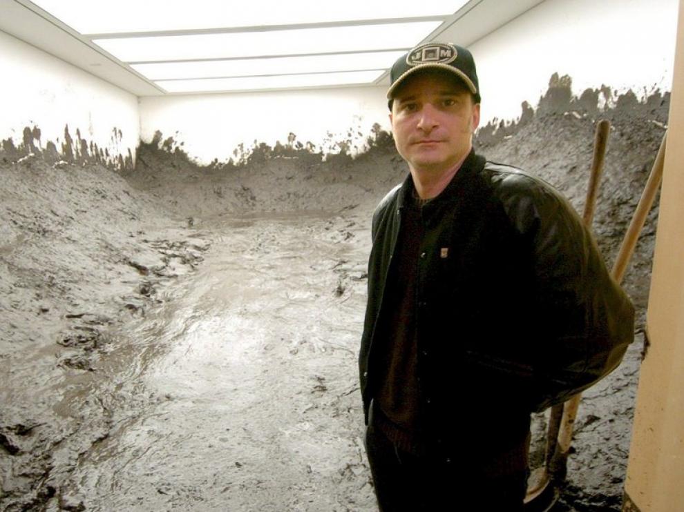 El artista español Santiago Sierra