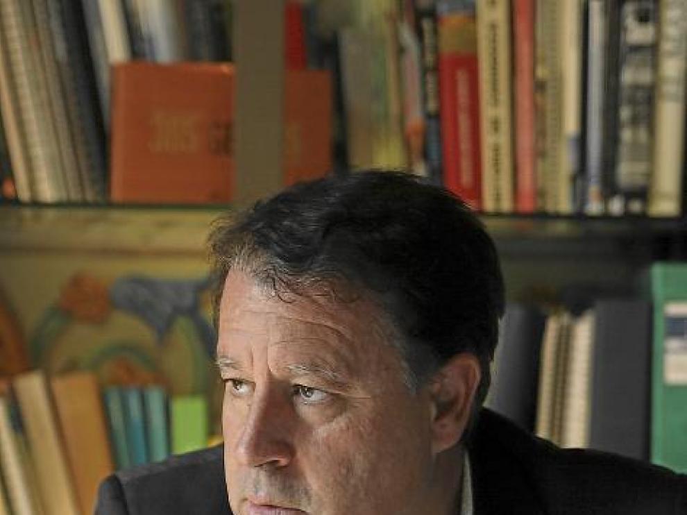 Jerónimo Blasco, en su despacho, durante la entrevista.