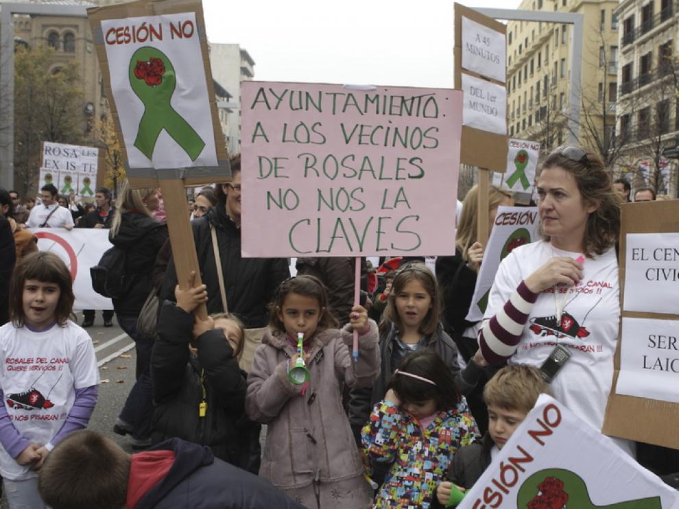 Manifestación de los vecinos del barrio por el centro de Zaragoza