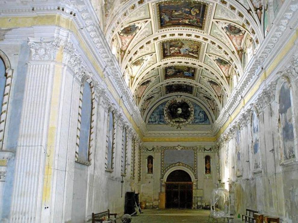 Interior de la iglesia de La Cartuja, cuyo principal problema es de cimentación.