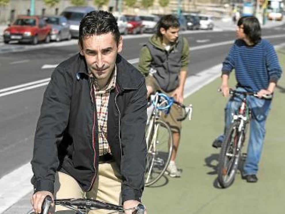 Fernando Escartín, sobre una bicicleta.