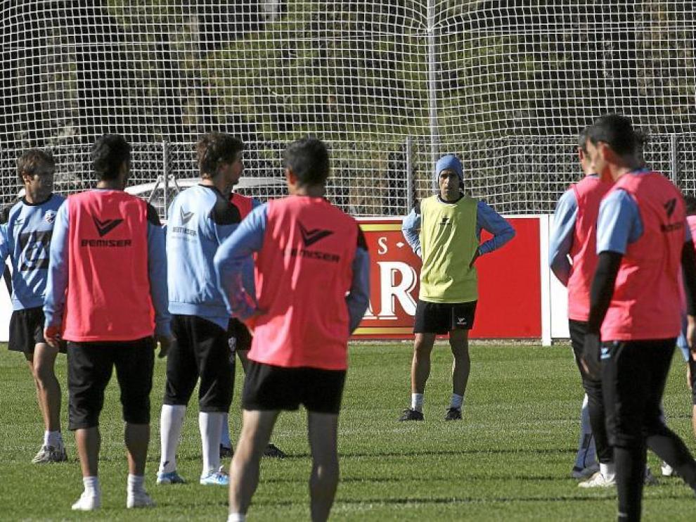 Paco Gallardo, ayer, durante un momento del entrenamiento celebrado en el IES Pirámide.