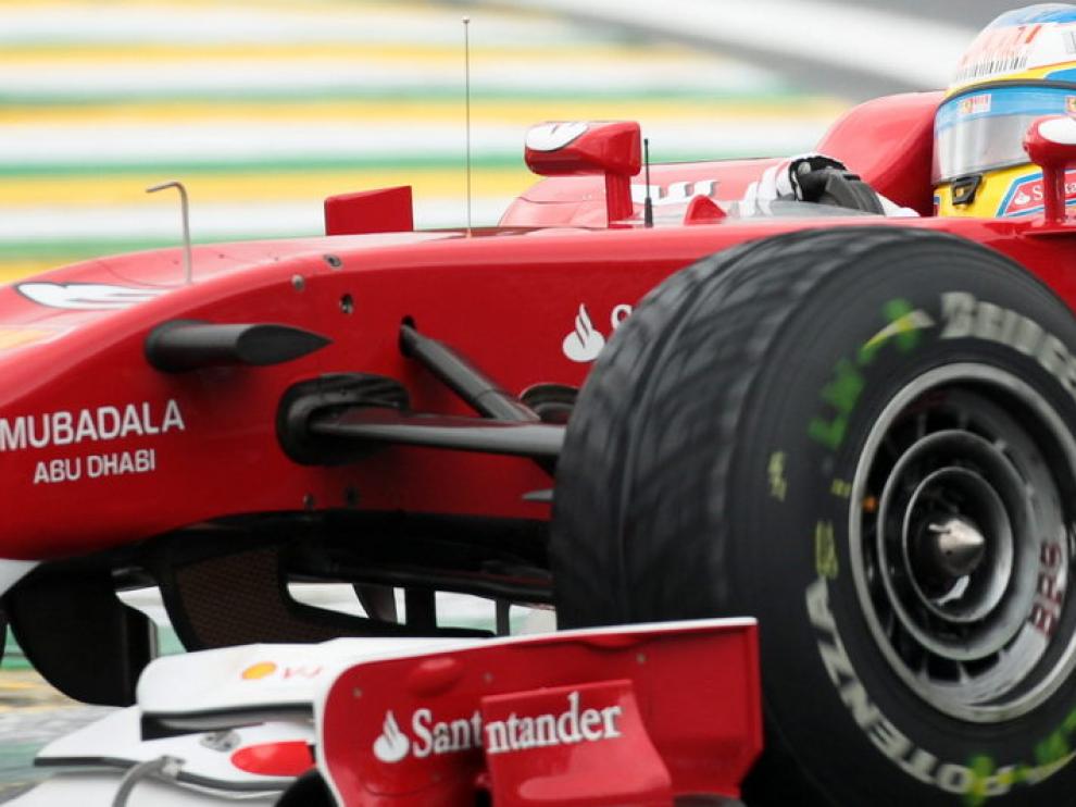 Fernando Alonso al volante de su Ferrari