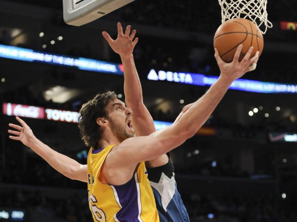 Pau Gasol entra a canasta con autoridad y rabia