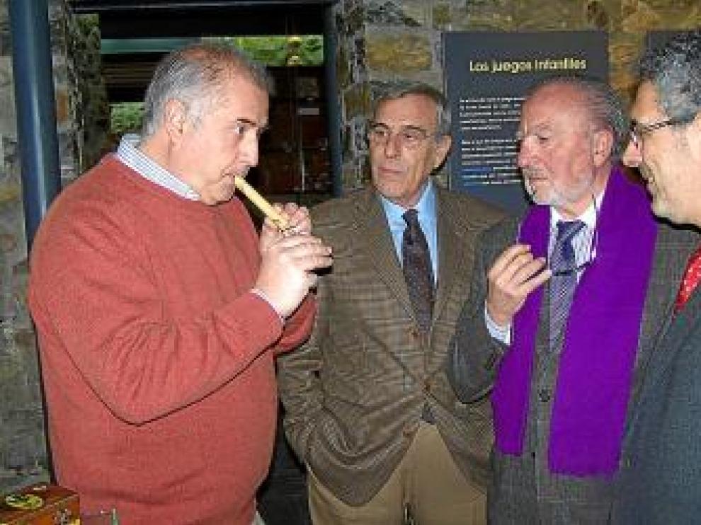 El consejero Silva, a la derecha, en el Museo de Campo.