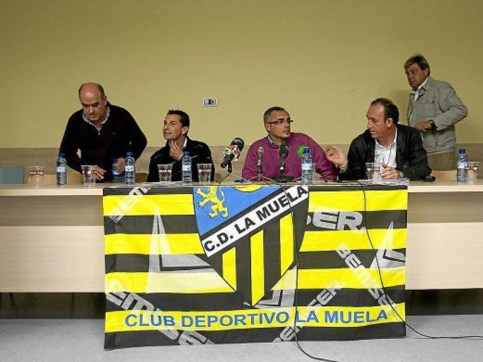 Imagen de la junta directiva de La Muela, en la rueda de prensa del pasado lunes.