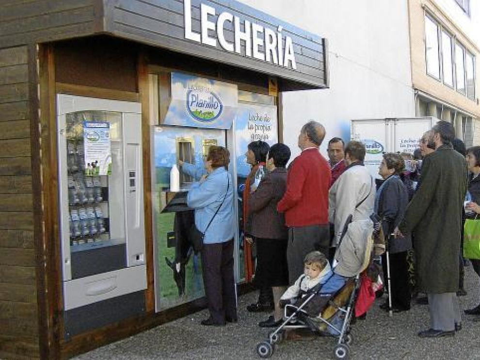 Leche fresca de la granja al cliente