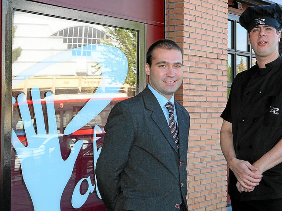 Hernán Ortiz, jefe de sala, y Enrique Barros, jefe de cocina del restaurante La Mano de Pablo.