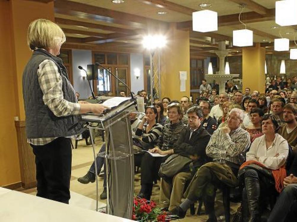 Alcaldes y concejales del PSOE escuchan a Eva Elmunia en la inauguración de las jornadas.
