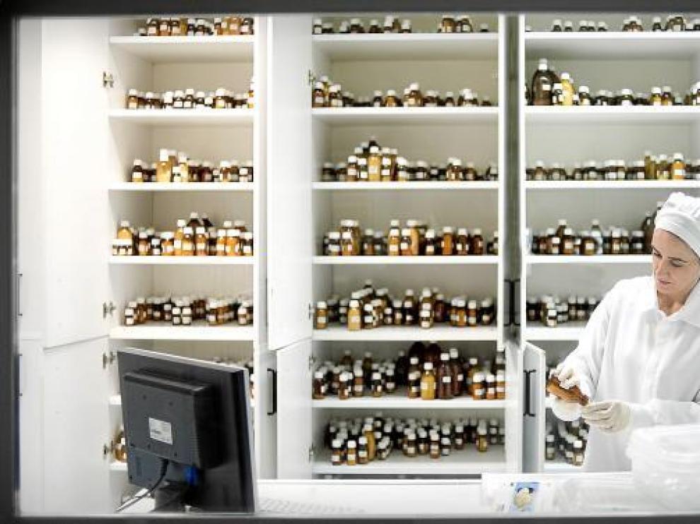 Los medicamentos homeopáticos, envasados a granel, en las instalaciones de Iberhome.