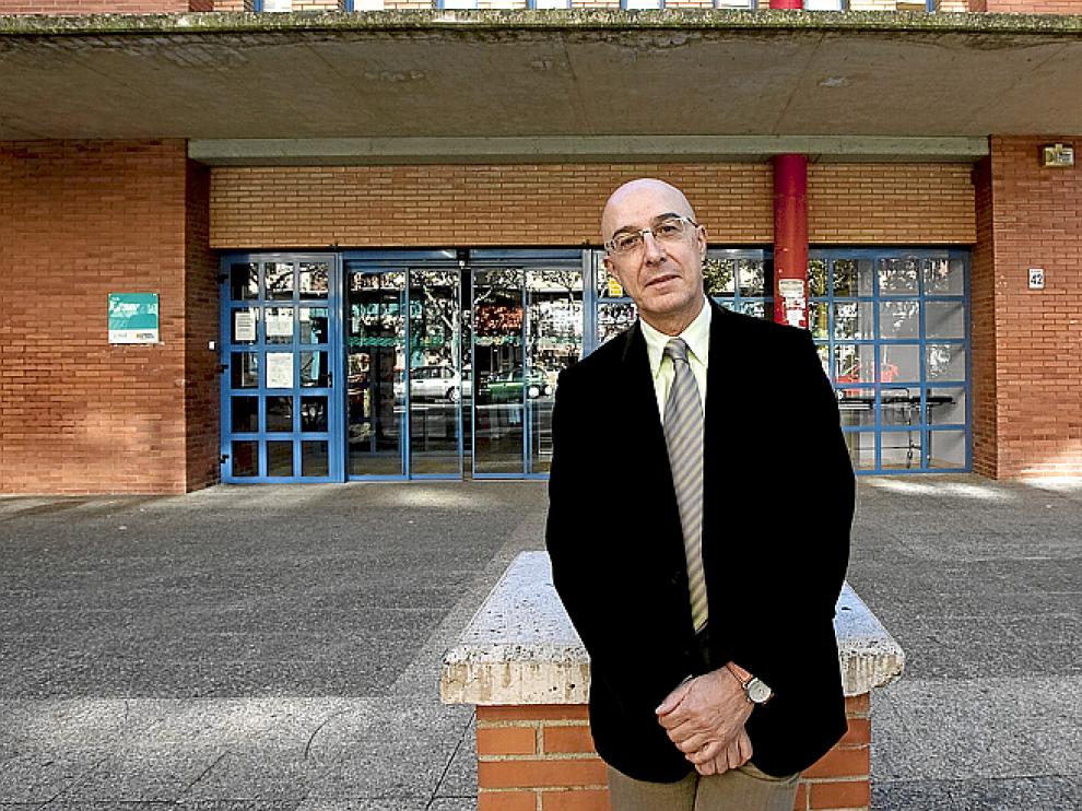 Carlos Ruesca, en el centro de salud de La Jota.