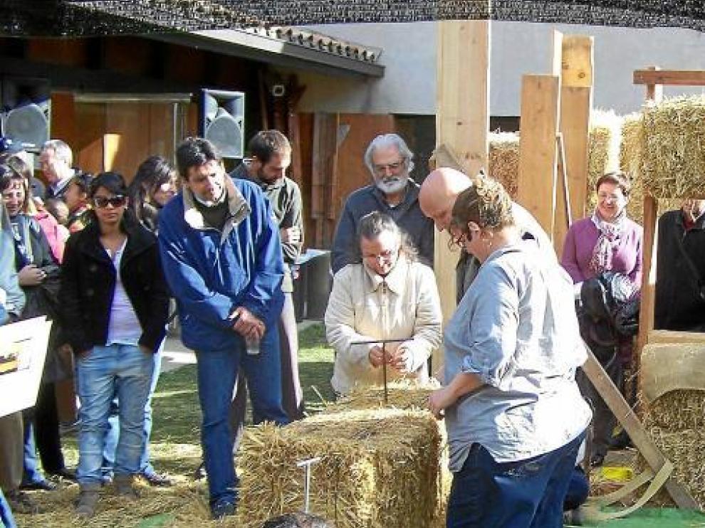 Visitantes del taller de Paca de Paja, celebrado ayer en Graus
