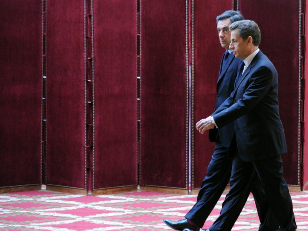 Sarkozy nombra de nuevo a Fillon primer ministro y le ordena proponer nuevo Gobierno