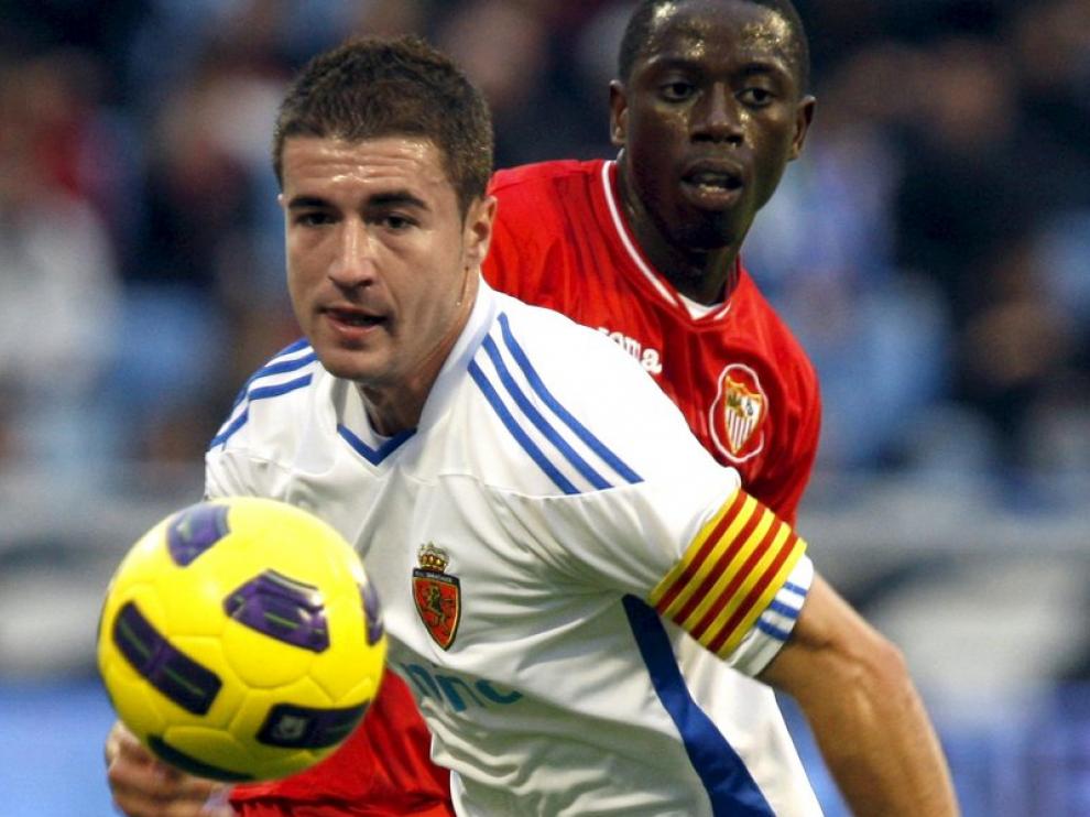 Gabi, capitán del Real Zaragoza, durante el partido ante el Sevilla