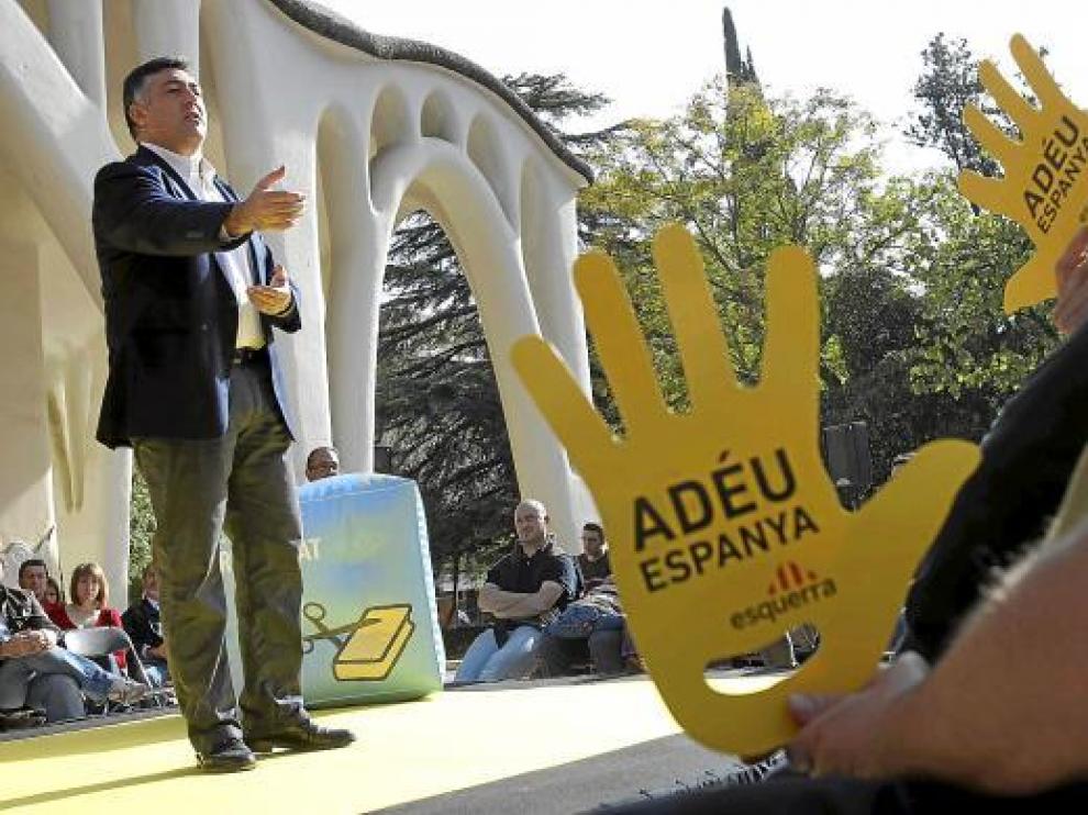 El candidato de ERC, Joan Puigcercós, durante el mitin que ofreció el sábado en Terrassa.