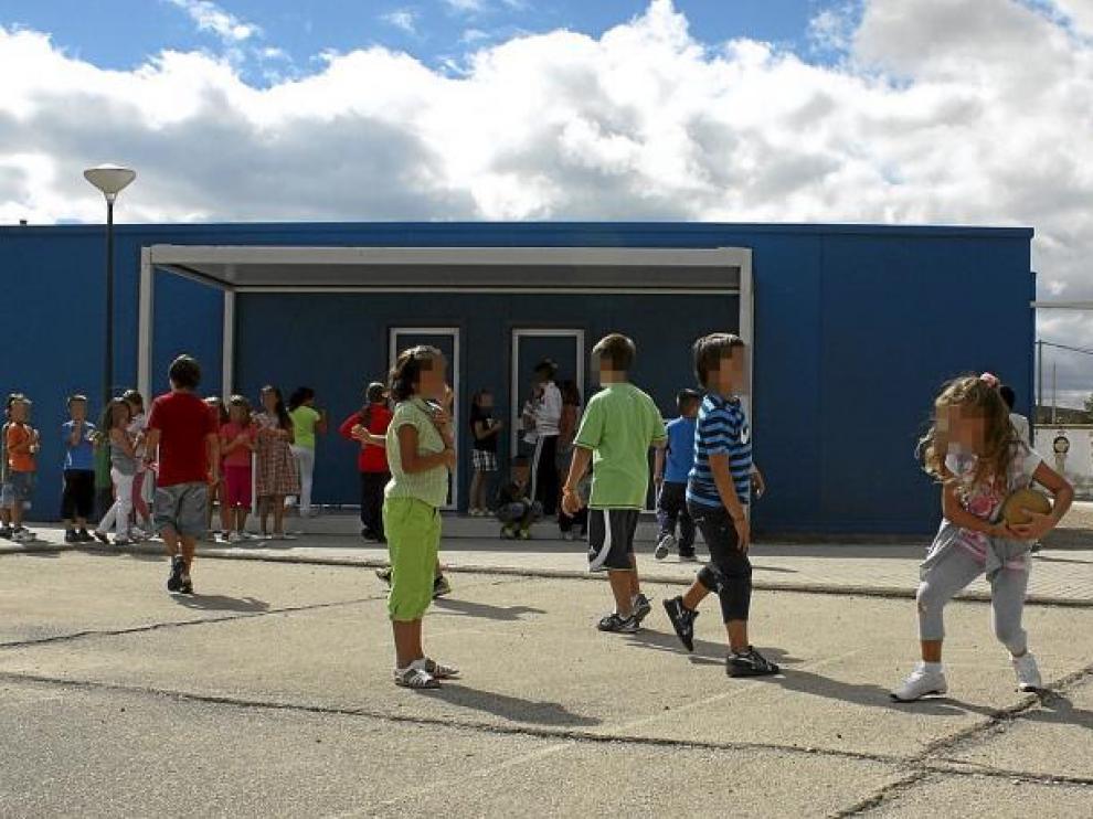 Educación recorta el dinero para construir centros y tendrá que mantener barracones