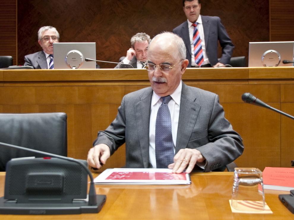 Alberto Larraz en la comisión de economía del Gobierno aragonés