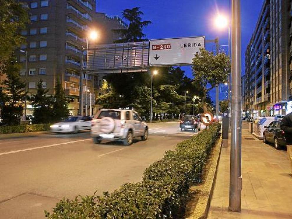El único cartel que queda de la N-240 en Huesca está en el paseo de Ramón y Cajal.