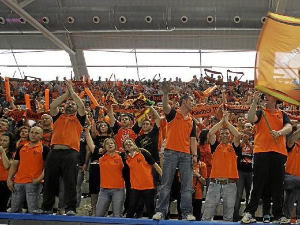 La afición de Los Planos ha hecho del color naranja su símbolo, y del