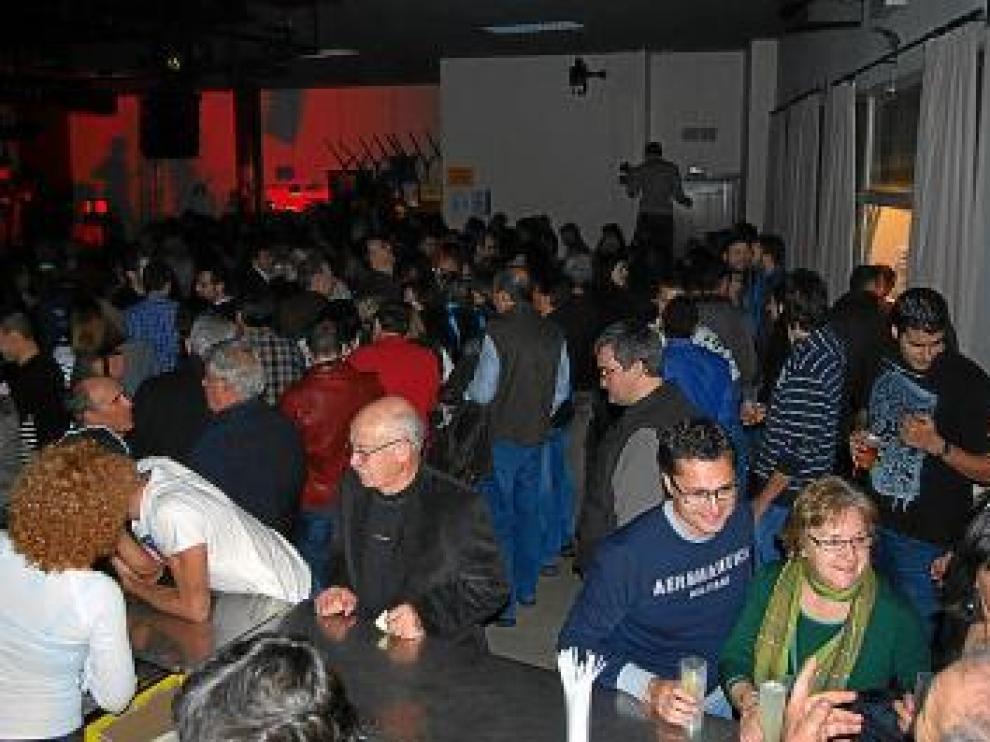 Público y familia del deportista que acudieron al concierto.