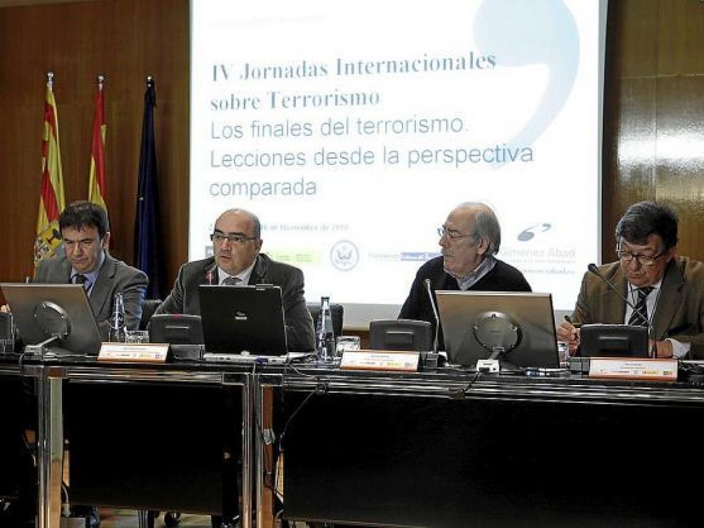 De izquierda a derecha, Altuna, José Tudela, Arteta y Uriarte, ayer durante la mesa redonda.